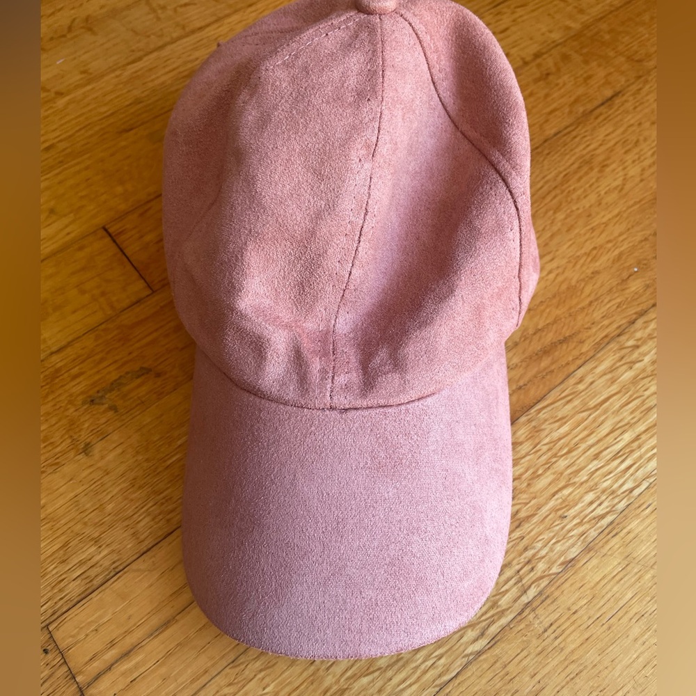Woman’s Suede baseball cap